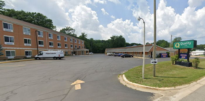 Edgewood Motel (Quality Inn, Comfort Inn, Super Inn) - From Web Listing (newer photo)